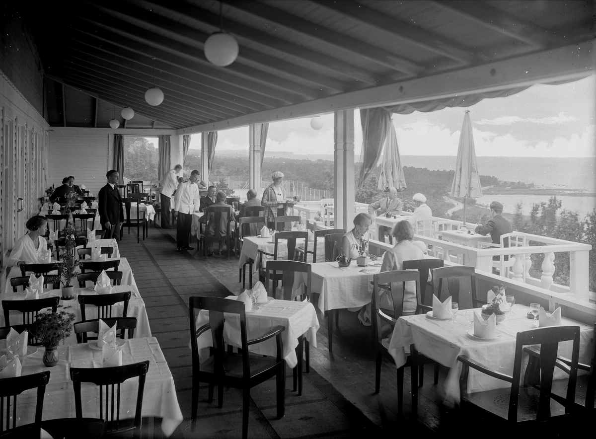 Samuel Lindskog, The restaurant of the bed, the porch to the south. No: 243. Purchased by the Swedish Transport Association.