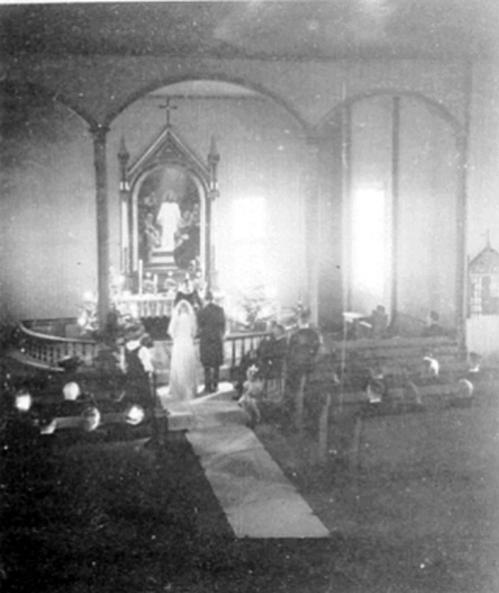 Anno Domkirkeodden, Vallset kirke i Stange, interiør, bryllup under krigen, Signe Tomter og Knut Hjelde.