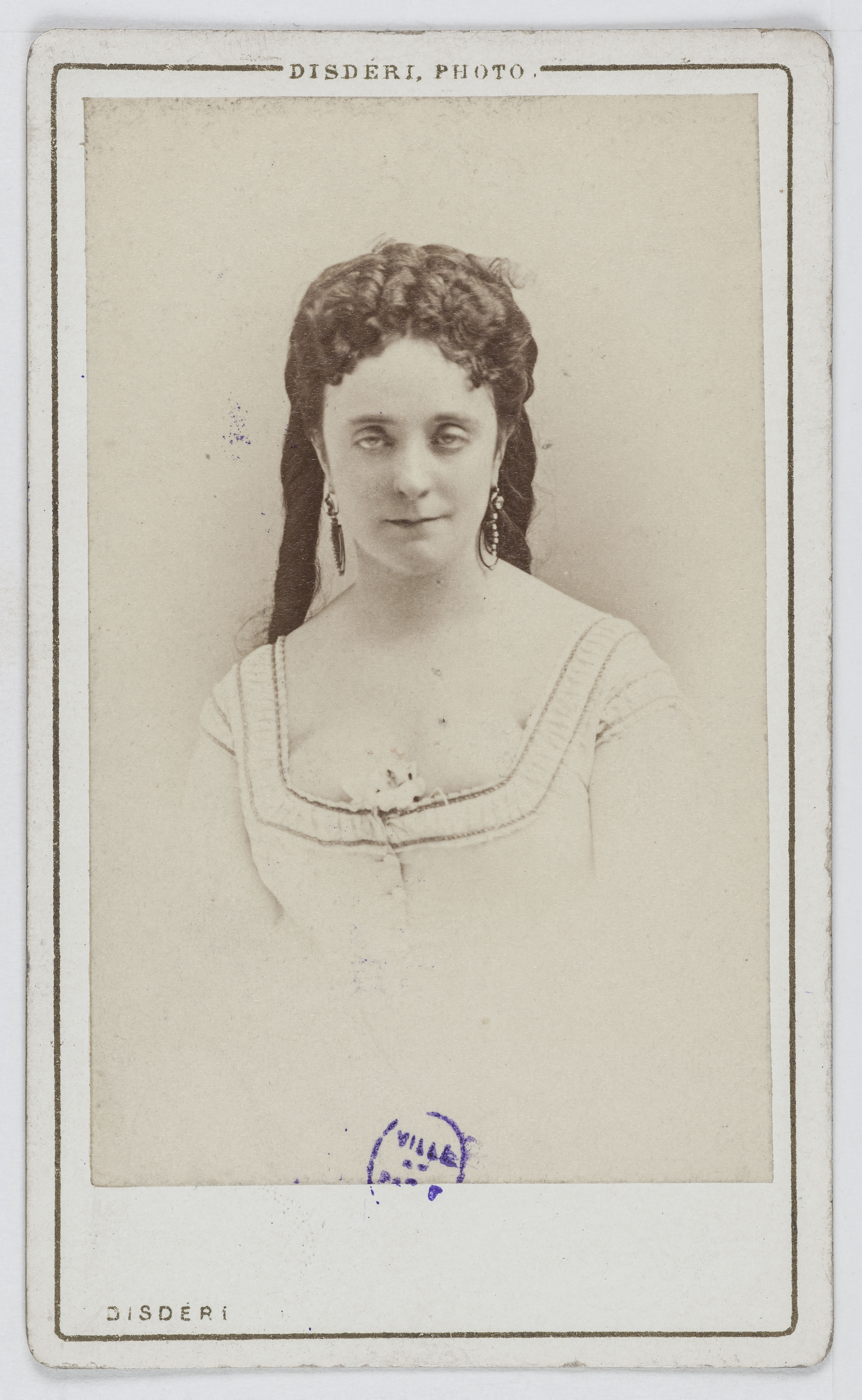 André-Adolphe-Eugène Disdéri, Portrait de Marie-Lætitia Bonaparte-Wyse (1831-1902), dite Princesse de Solms, fille de Laetitia Bonaparte, femme de lettres et directrice de la Revue Internationale.