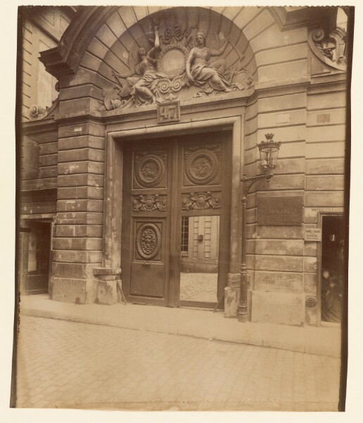 Eugène Atget, Hôtel des Ambassadeurs de Hollande, 47 rue Vieille-du-Temple