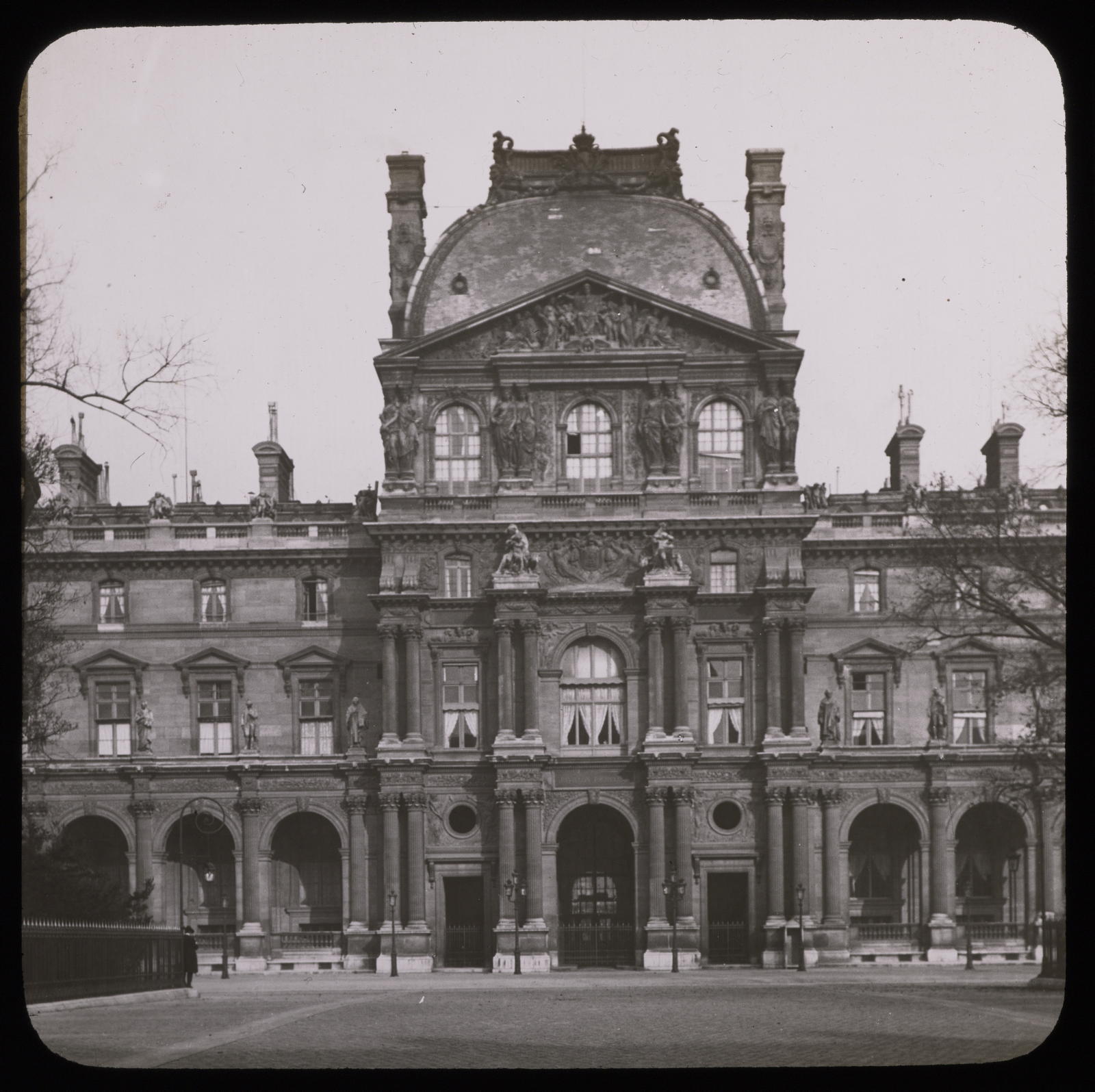 Desconegut, Paris. Le Louvre. Pavillon de Richelieu Mazo, E.