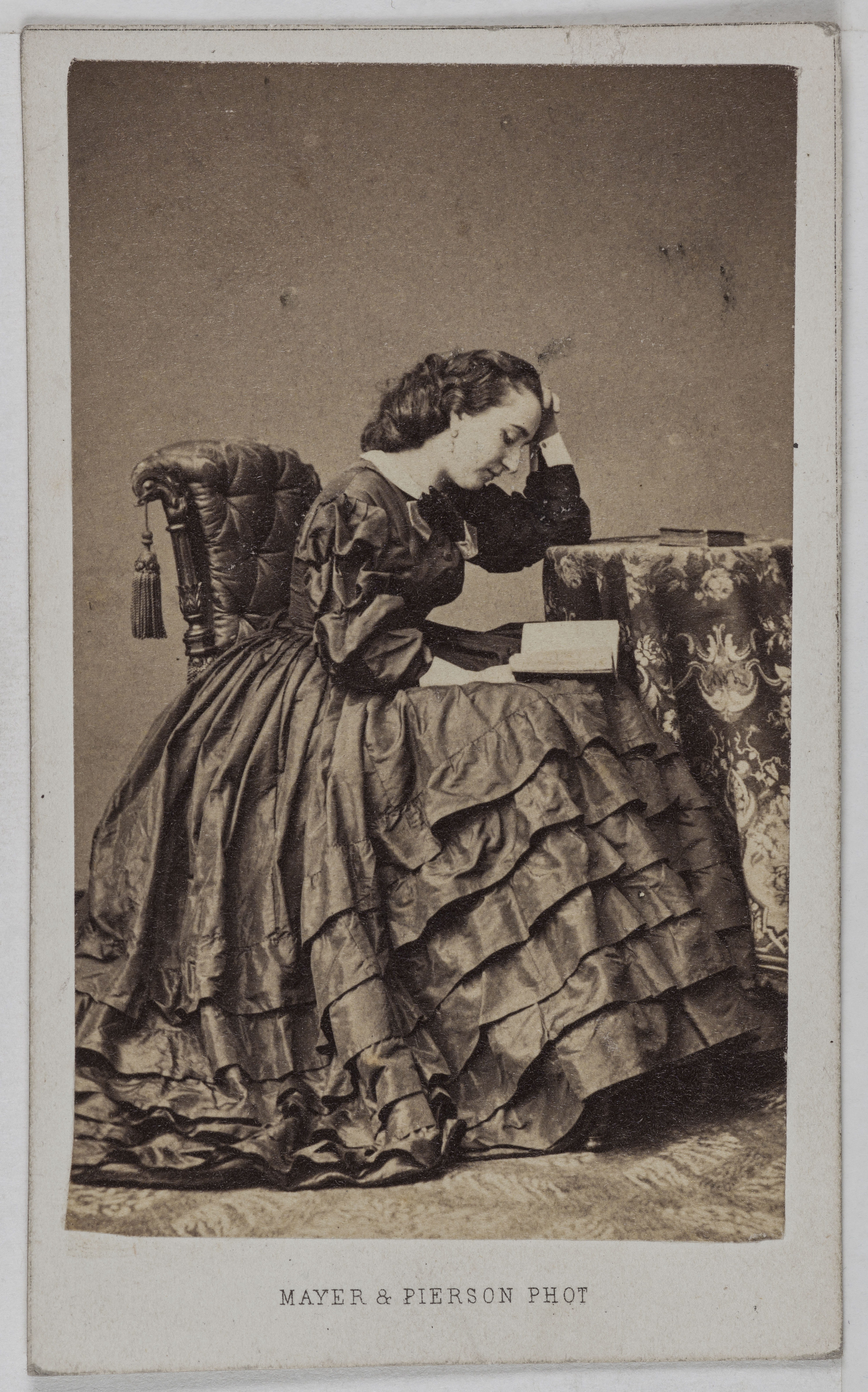 Mayer Frères et Pierson, Portrait de Maréchal Aurélie, (dite A. de Narville), (actrice)