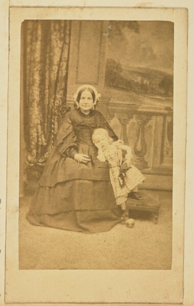 Unknown, [Portrait of a woman and young girl]