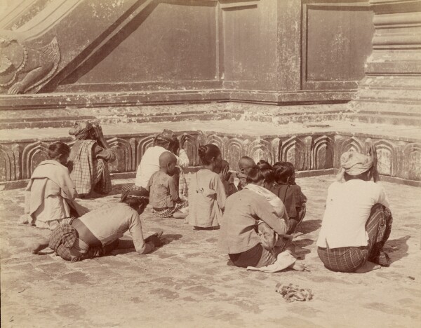 Felice Beato, Burmans at their Devotion in the Pagoda
