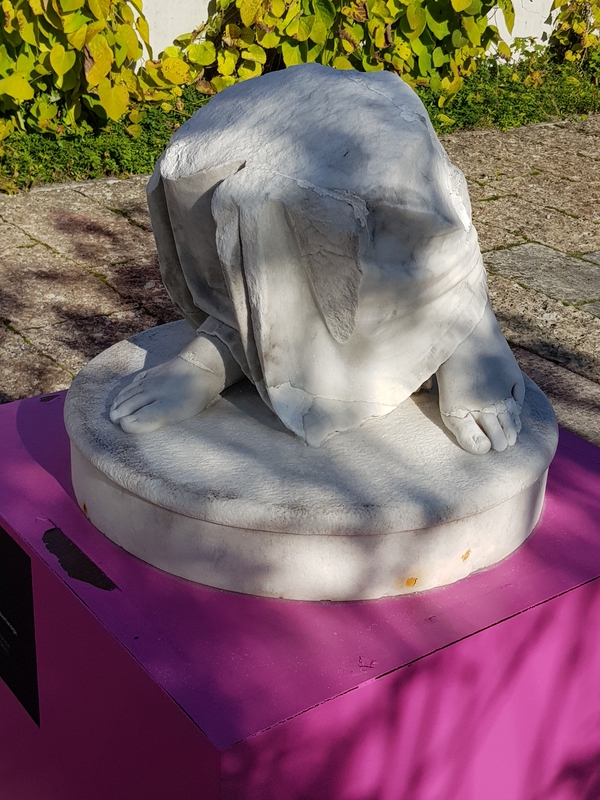 August (autor) Weizenberg, Naise figuur (Tasadus), fragmendid