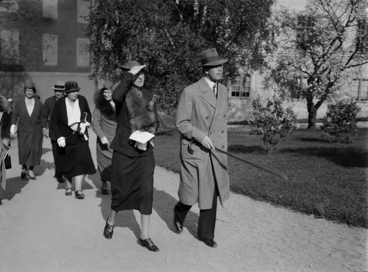 Paul Sandberg, Crown Prince Gustaf Adolf with members from the Danish Association of the Venner Museum of Fine Arts in the University Park