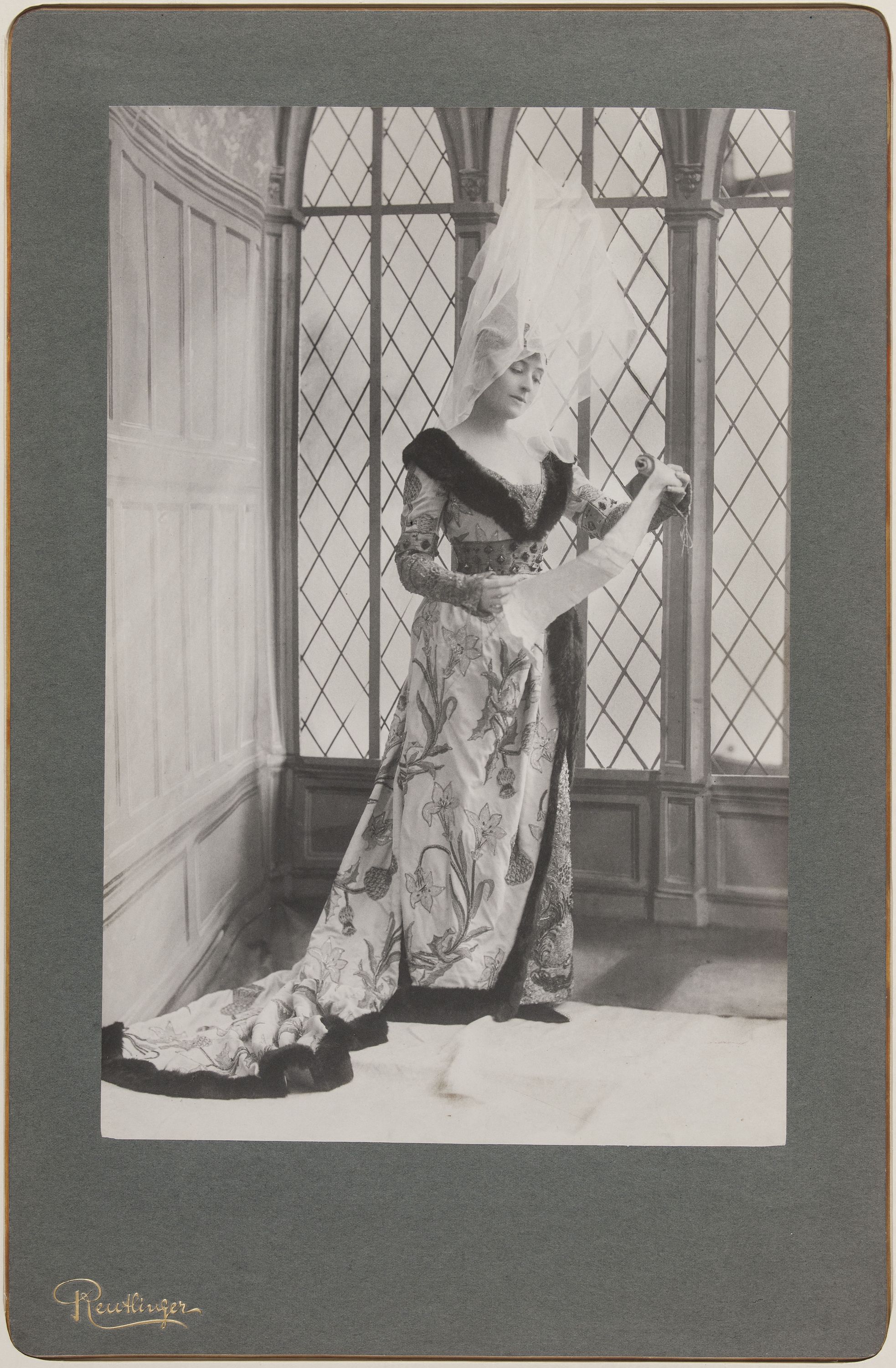 Charles Reutlinger, Portrait de Julia Bartet, (Jeanne-Julia Regnault, dite), (1854-1942), (actrice)