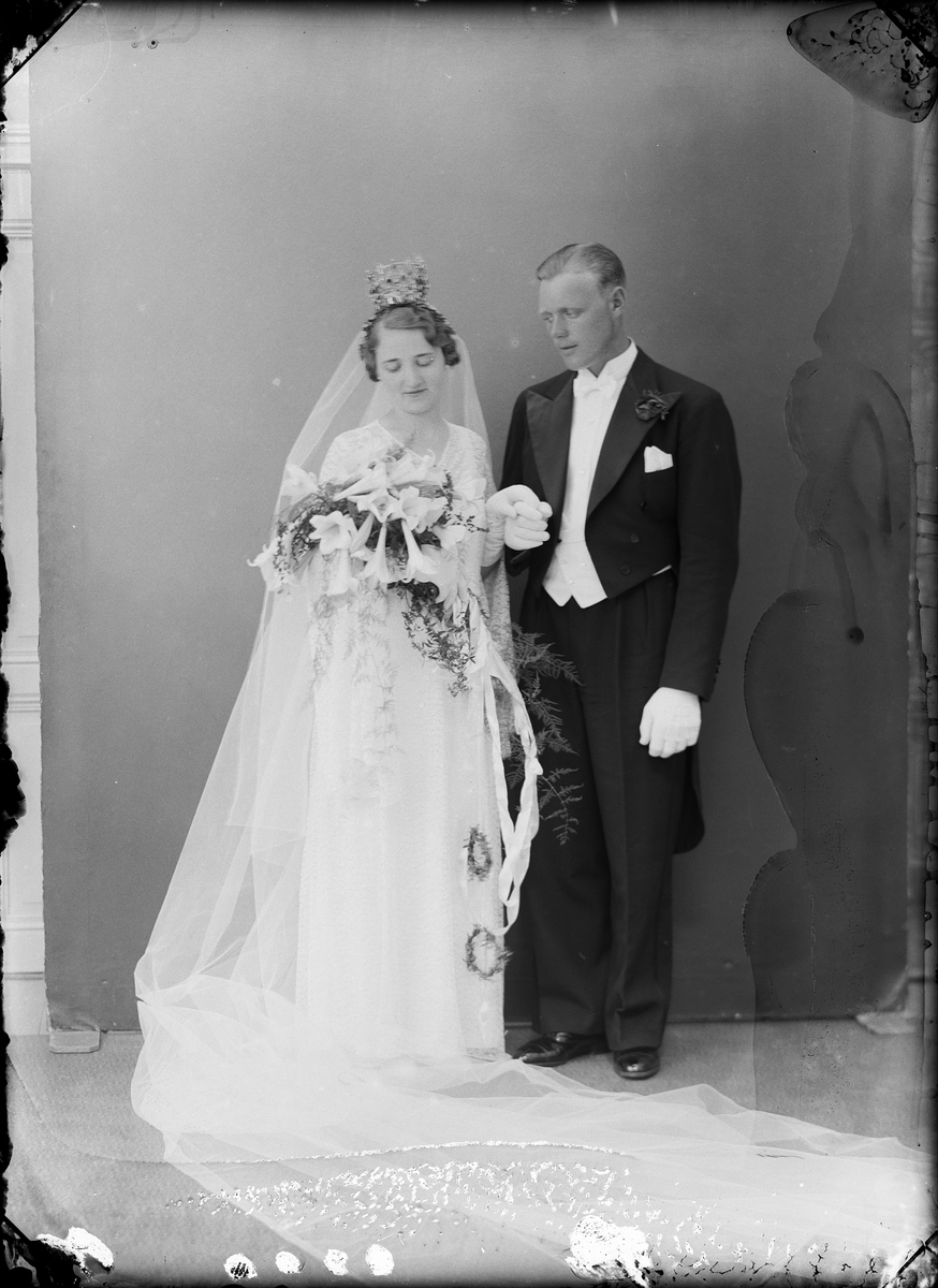 Skötsner-Edhlund, Ateljéporträtt - brudpar från Harg, Uppland 1935
