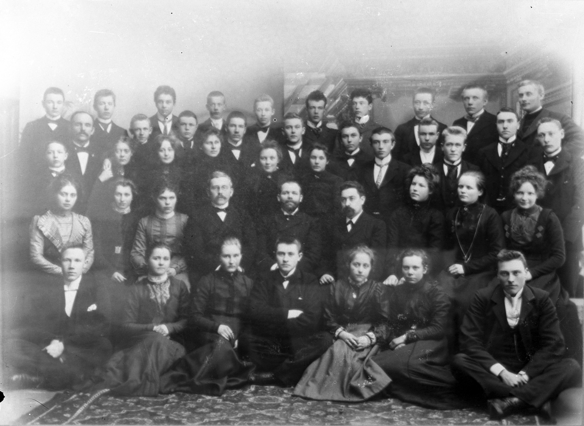 Peder J. Bredalslien, gruppebilde, personer, klær