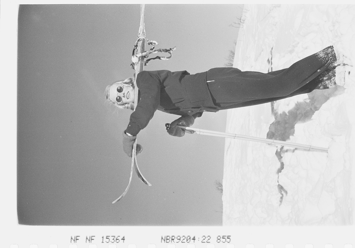 Anders Beer Wilse, Prot: Skidame. Ski på nakken