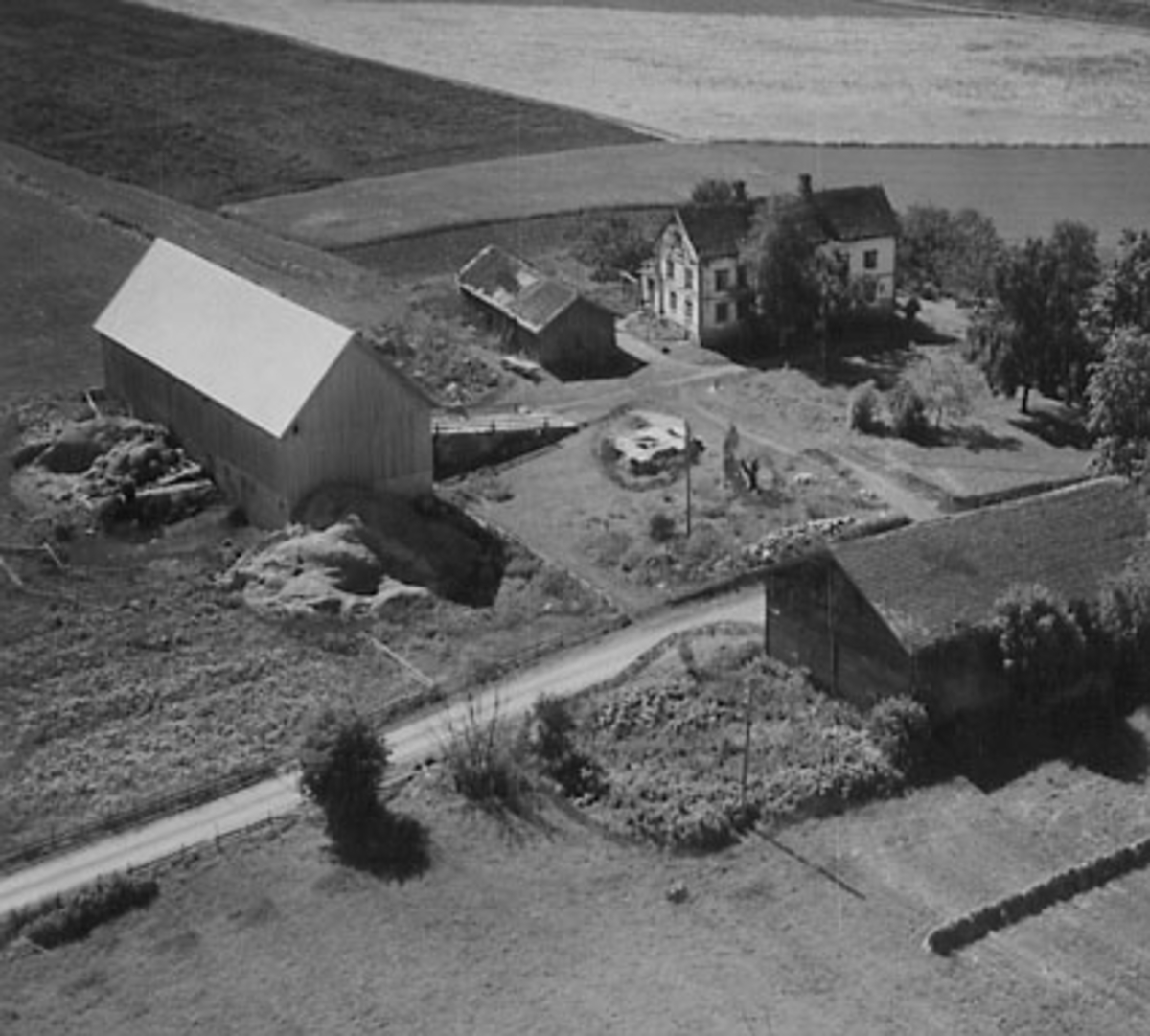 Widerøes Flyveselskap A/S, SKJELVE STORE GÅRD, FLYFOTO