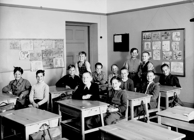 Sven Lindskog, Engelbrektbre, classroom interior, 13 boys. Teacher Elof Linderholm class. Class 4J, Room 26.