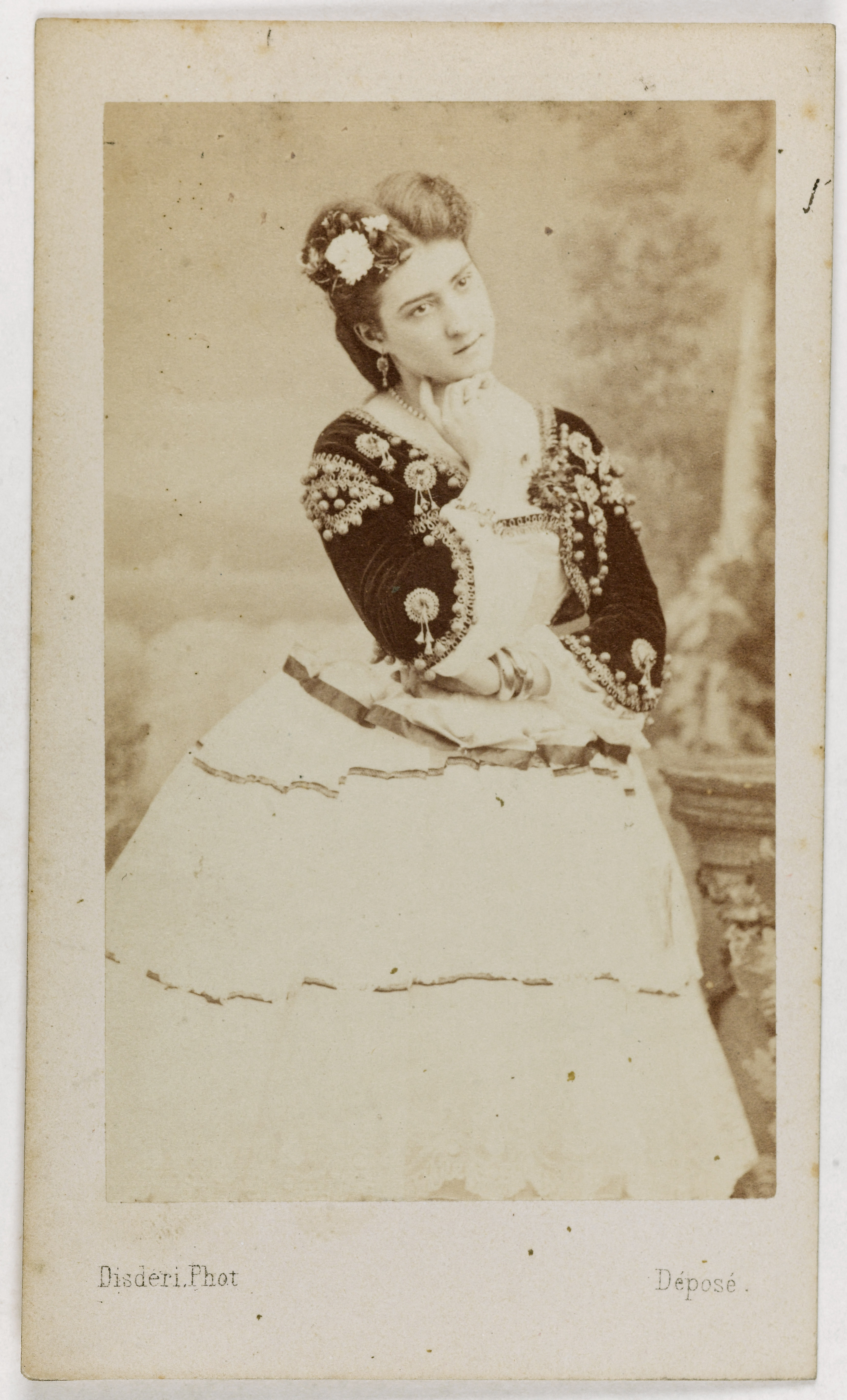André-Adolphe-Eugène Disdéri, Portrait de Mlle Ernestine Urban, danseuse