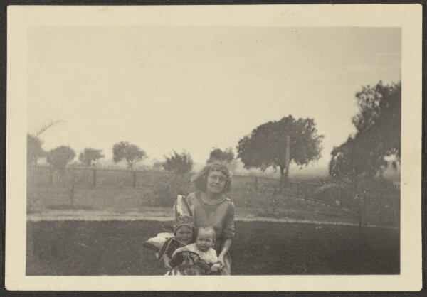 Louis Fleckenstein, [Woman and Children]