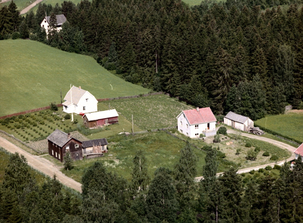 Widerøes Flyveselskap A/S, FLYFOTO BAKKEN, FLATEN, LIAVEGEN, ILSENG