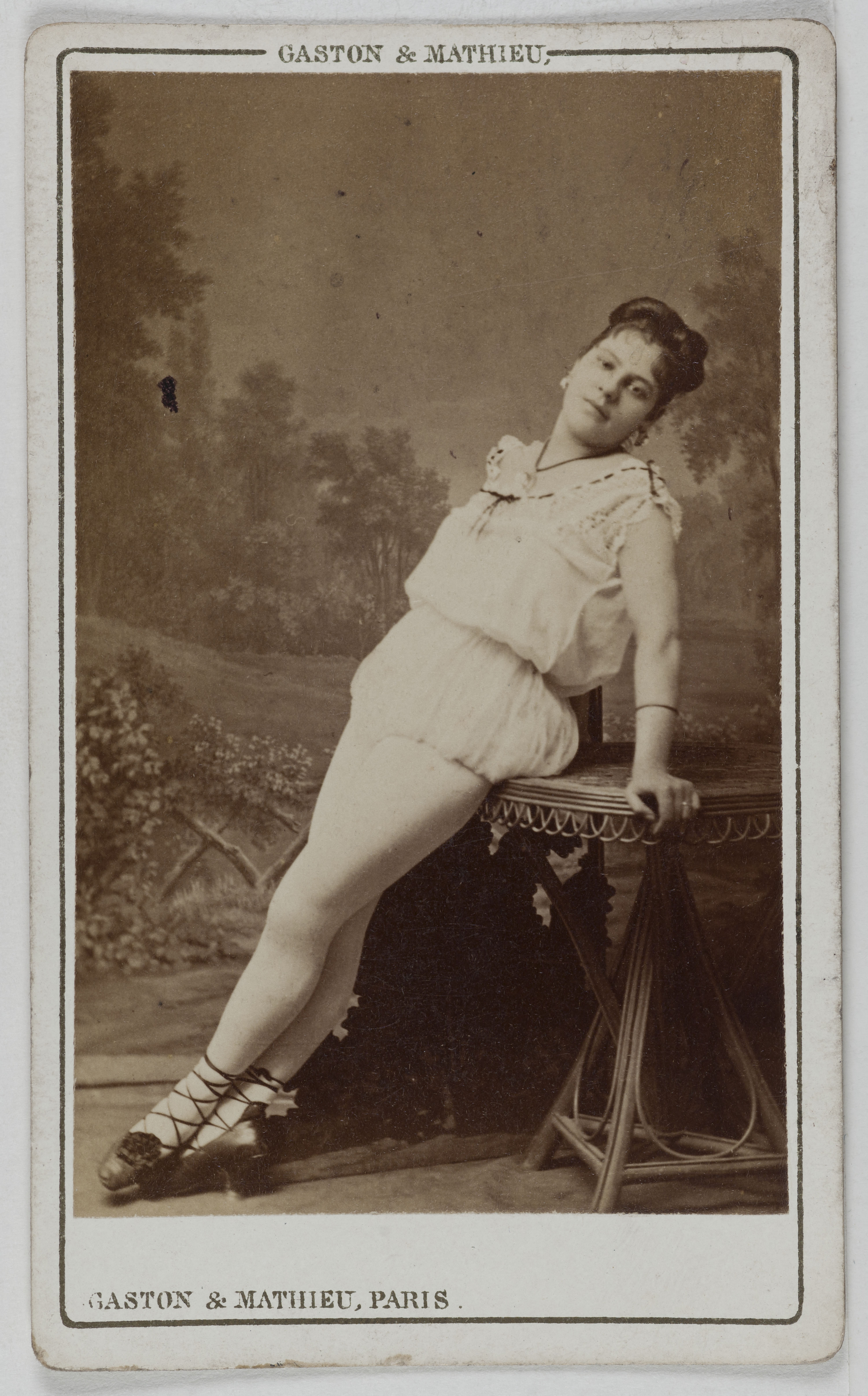 Mathieu & Cie Gaston, Portrait de Levesque Paula, (actrice)