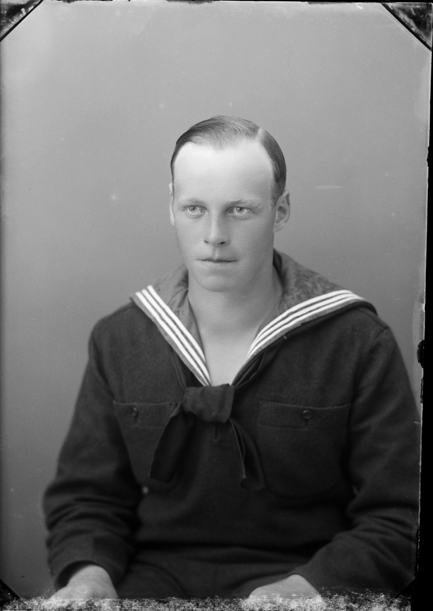 Skötsner-Edhlund, Man i sjömansuniform, Östhammar, Uppland