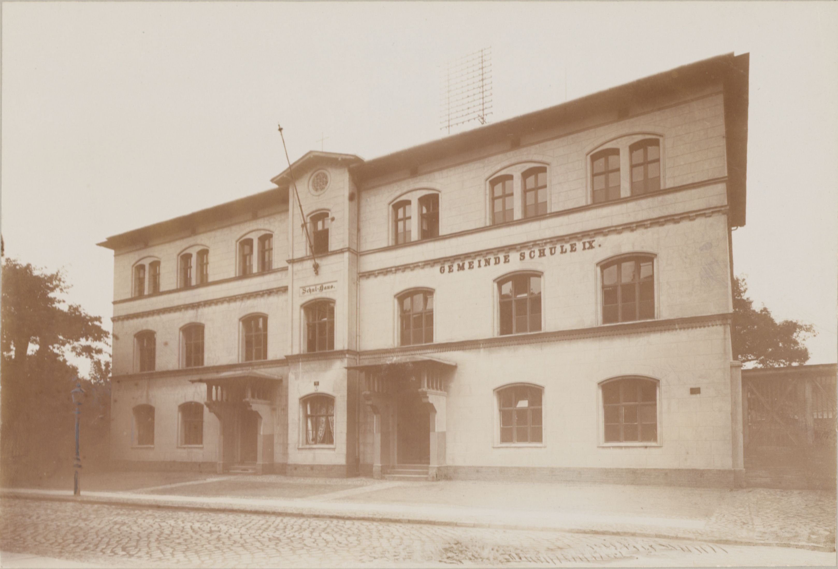 Unknown artist, Bürgerschule Kirchhofstrasse 2