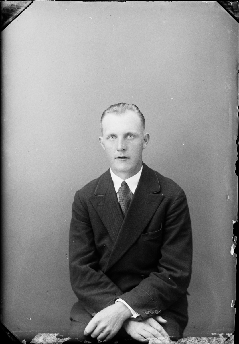 Skötsner-Edhlund, Ateljé Portrait - Man, Östhammar, Uppland