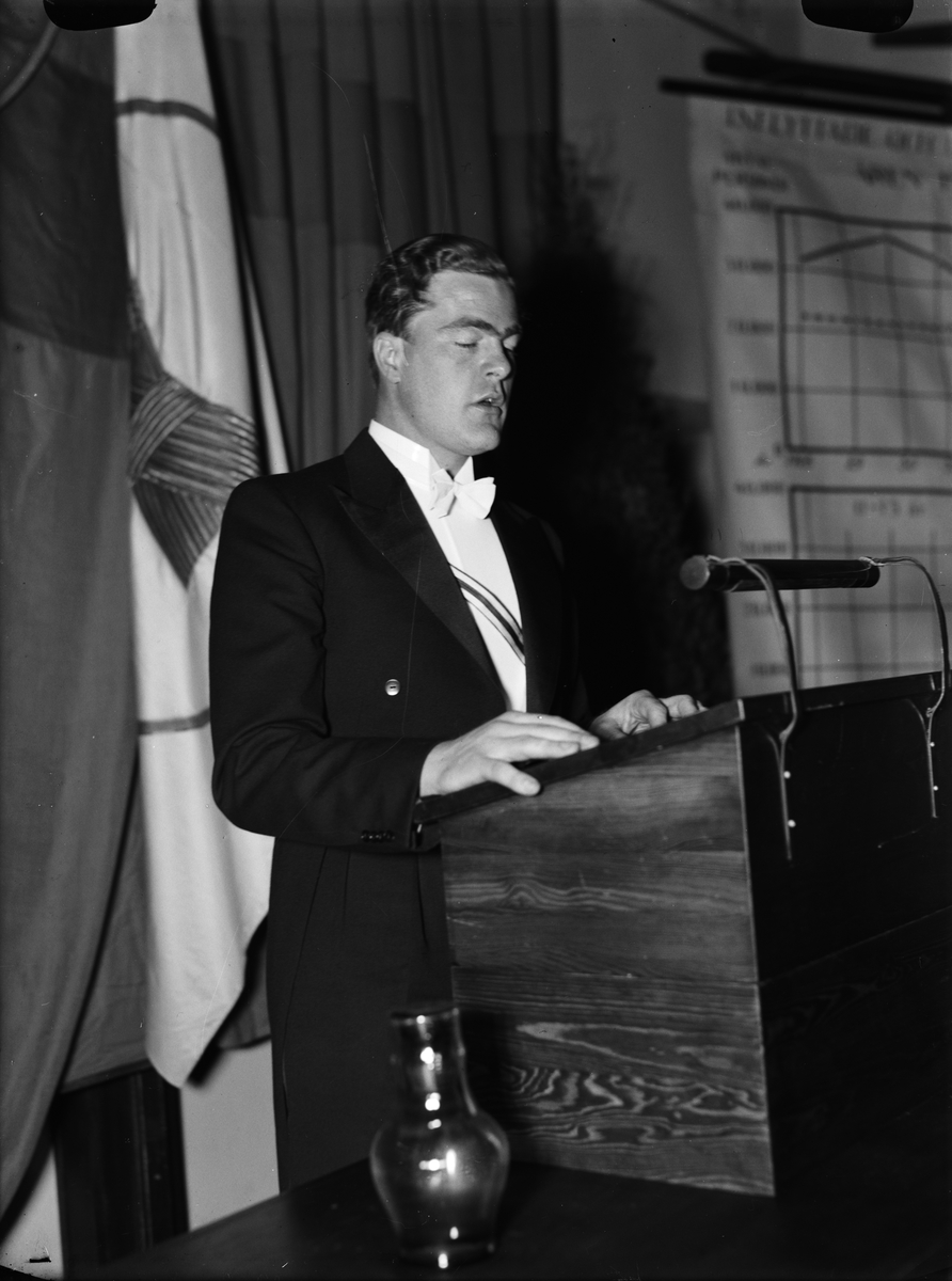 Paul Sandberg, Curator candidate Erik Eriksson speaks at the time of the celebration of the tenth anniversary of the Swedish School of Agriculture