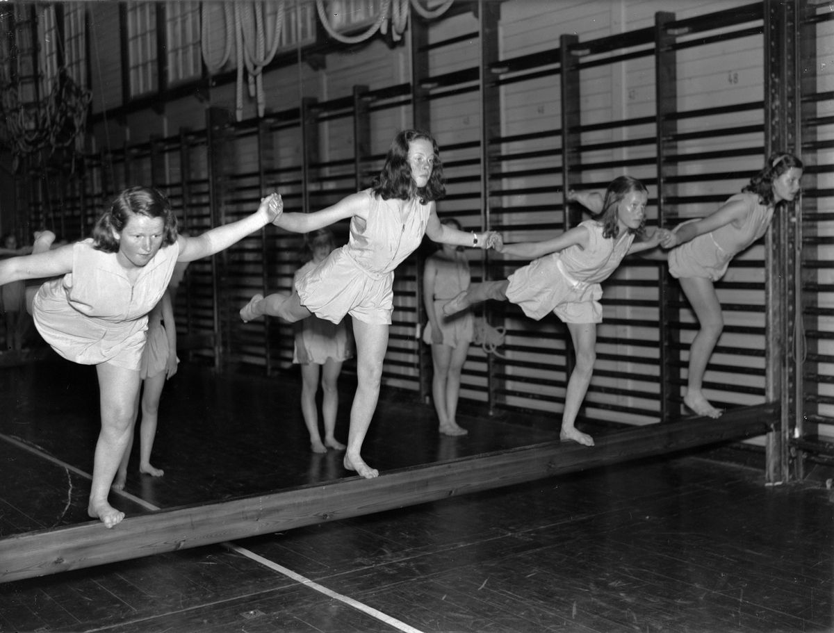 Paul Sandberg, Pupils do a balancing exercise on the boom in “Svettis,” Students gymnastics house