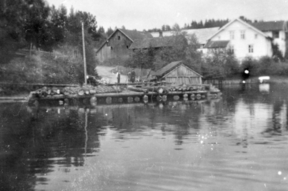 Anno Domkirkeodden, Flom i Mjøsa, 1927, Smedstua brygge, bildet tatt fra Mjøsa, Smedstuen nedre, Nes, Hedmark.