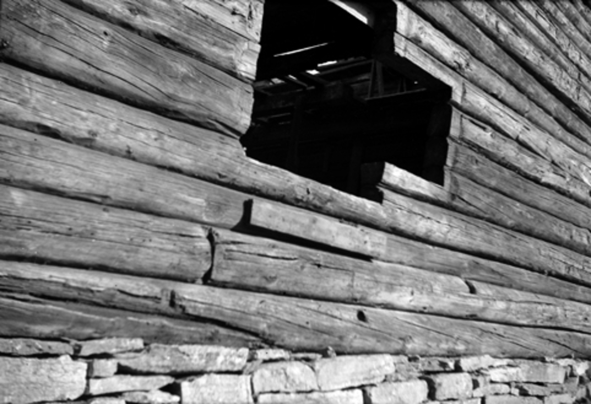 Toralv Bleken-Nilssen, FROGNERBYGNINGEN UNDER GJENREISNING PÅ HH, SALEN. HDH. 22. FOTO: TORALV BLEKEN NILSSEN, 1948.