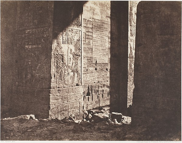 Félix Teynard, Ile de Fîleh (Philæ), Premier Pylône, Inscription Française Gravée Sur L'Ébrasement Oriental, En M