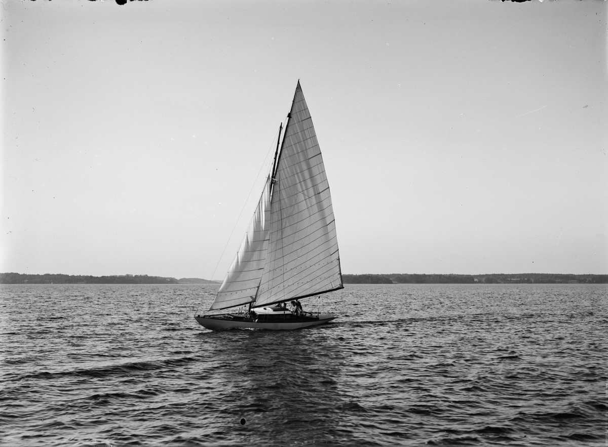 Paul Sandberg, The sailboat Vindy, probably on Ekoln in Mälaren, Uppland