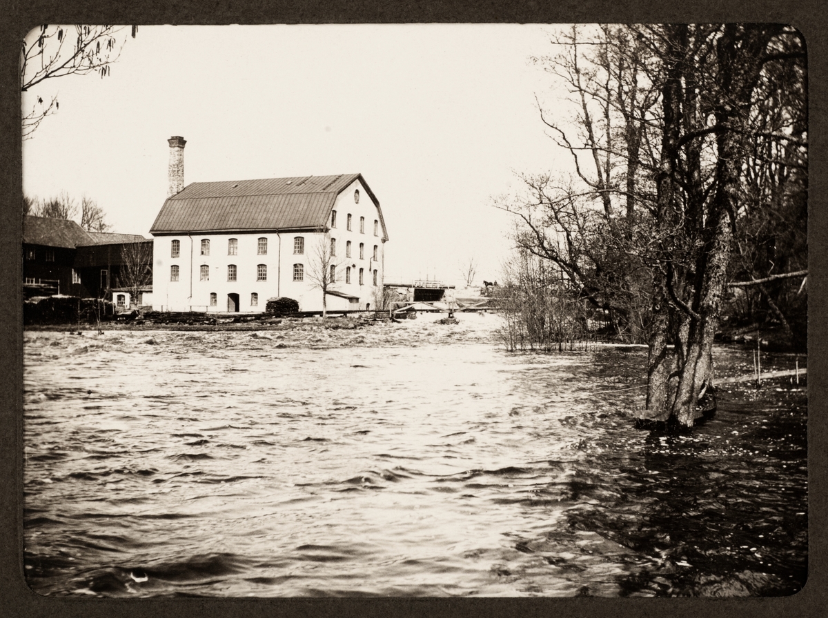August Fredrik Schagerström, "Gamla Upsala. Ulfva kvarn", vy över Fyrisån, Bälinge socken, Uppland 1918