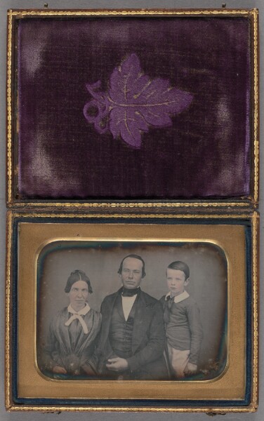 Unknown, [Portrait of an unidentified family]
