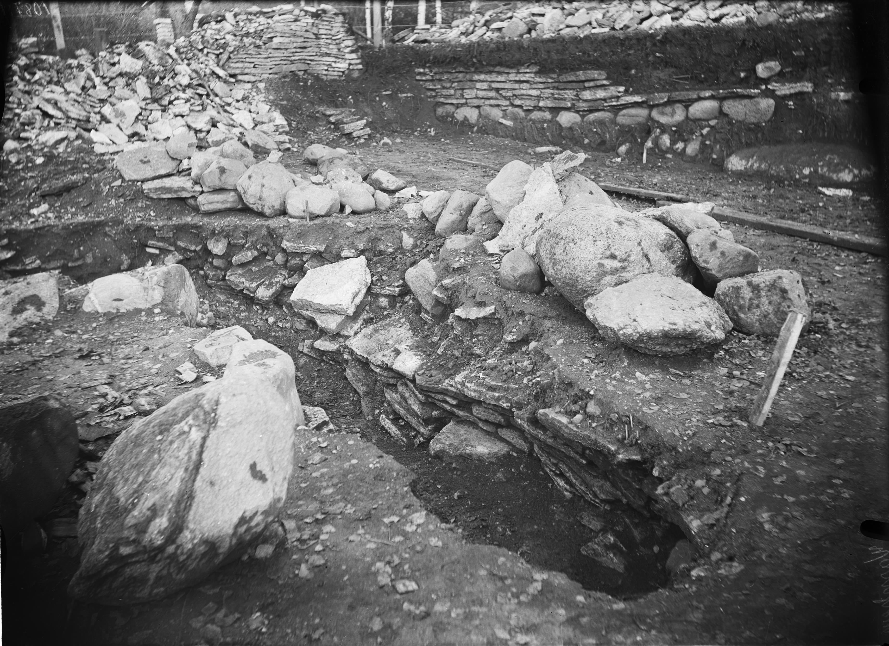 Axel Forssén, Varnhems klosterruin
