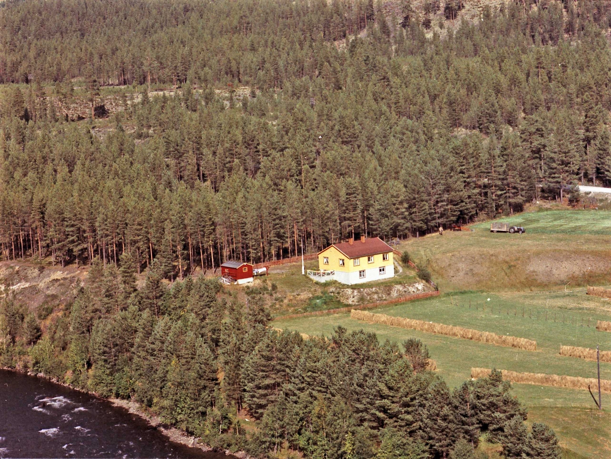 Widerøes Flyveselskap A/S, Gårdsplass. Bergset