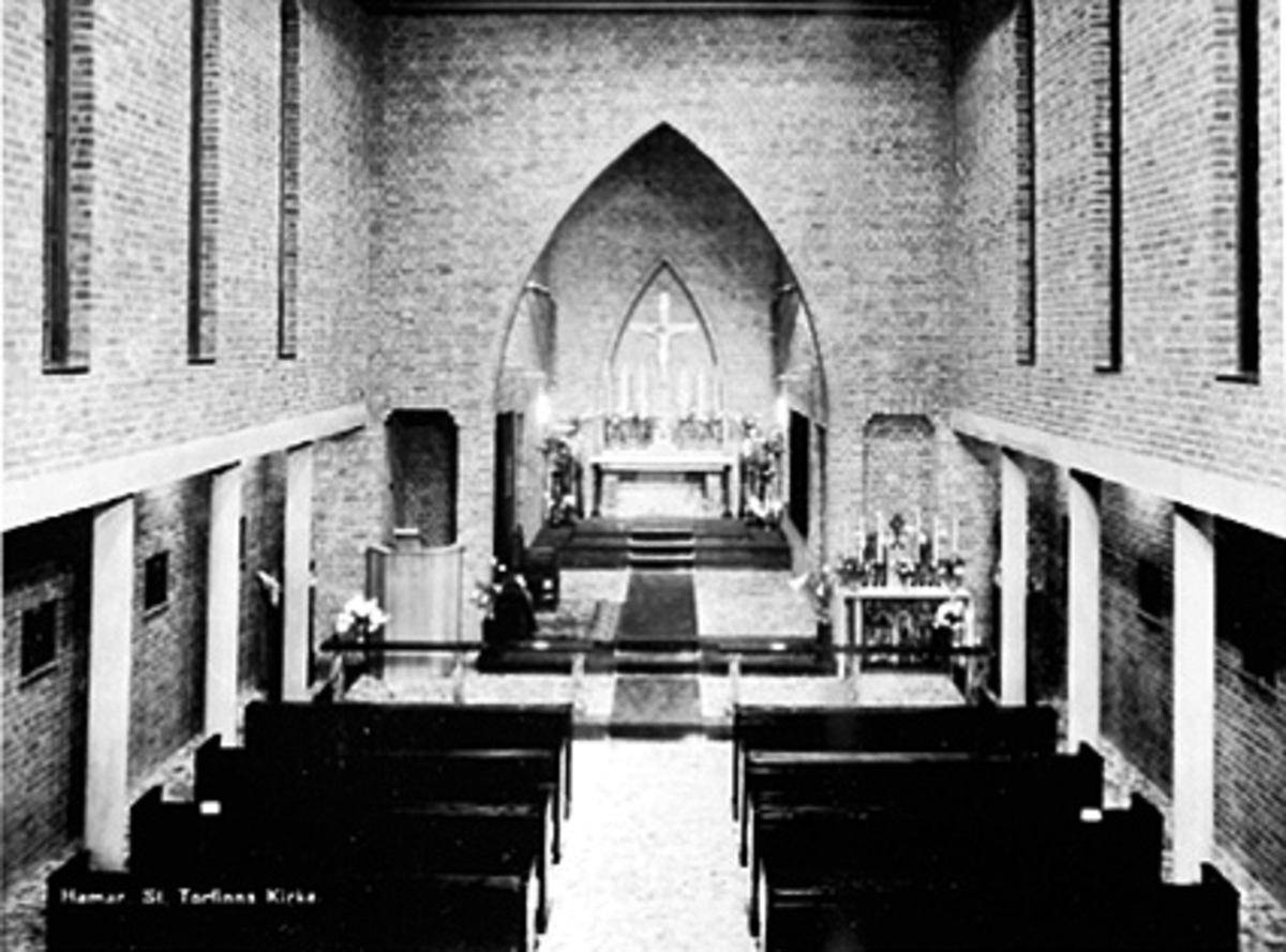 Anno Domkirkeodden, INTERIØR, ST. TORFINNS KIRKE, MOT ALTERET