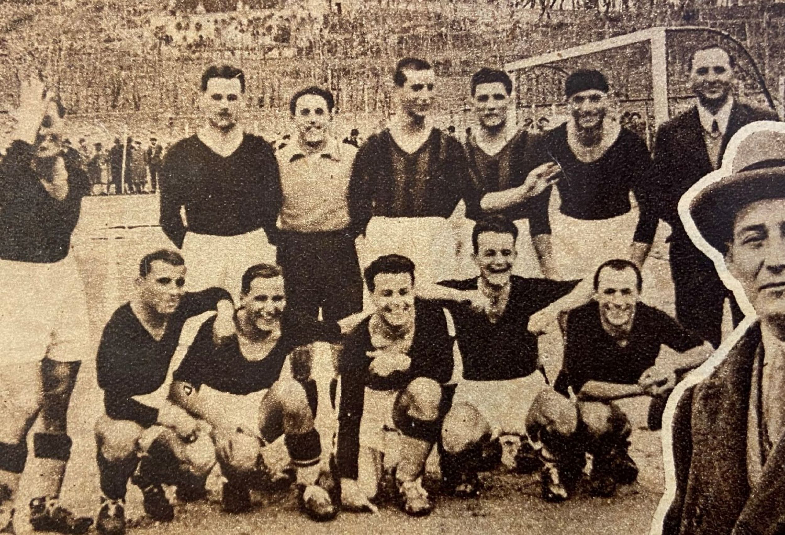 Unknown artist, Salerno: Salernitana, leader of the 1st South Division Girone, brilliantly performed the task of training the blue