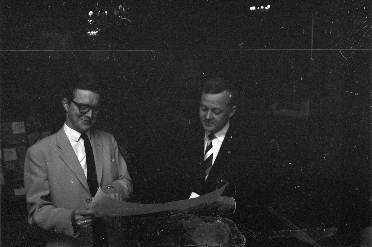 Uppsala-Bild, Uppsala ärkesätes 800-årsjubileum - "Gillets matsal och grill förvandlas till expolokal.", Uppsala maj 1964