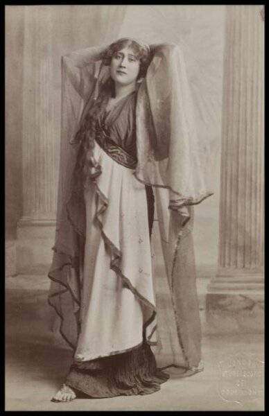 London Stereoscopic and Photographic Company, Guy Little Theatrical Photograph
