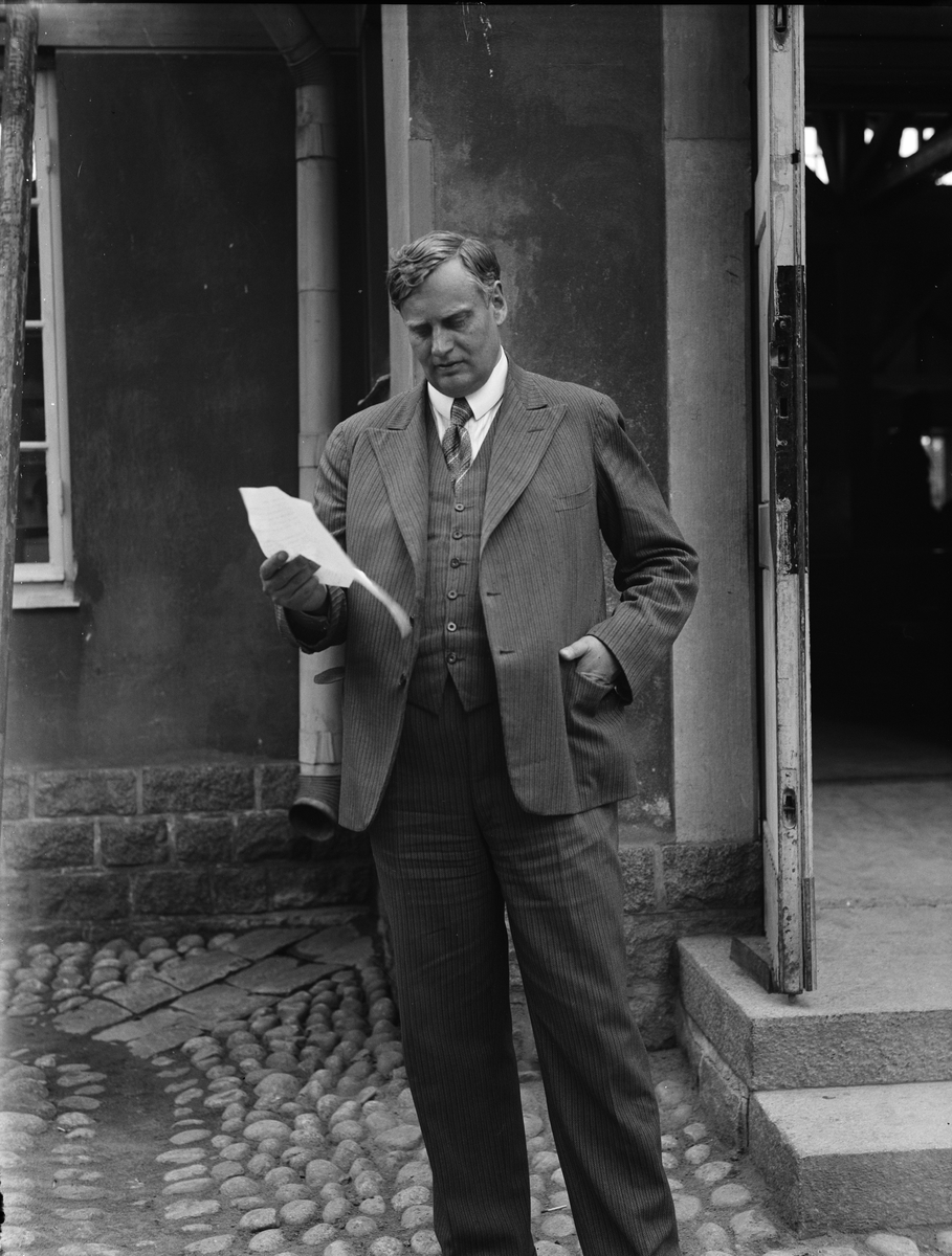 Paul Sandberg, Adjunkt Carl Cederblad’s study of the Swedish population formation ends with a picture test at Upplands Regemente, I 8