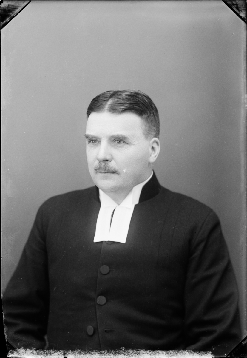Skötsner-Edhlund, Kyrkoherde Isacsson från Hökhuvud, Uppland 1935