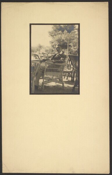 Günther Krampf, [Young man in chair]