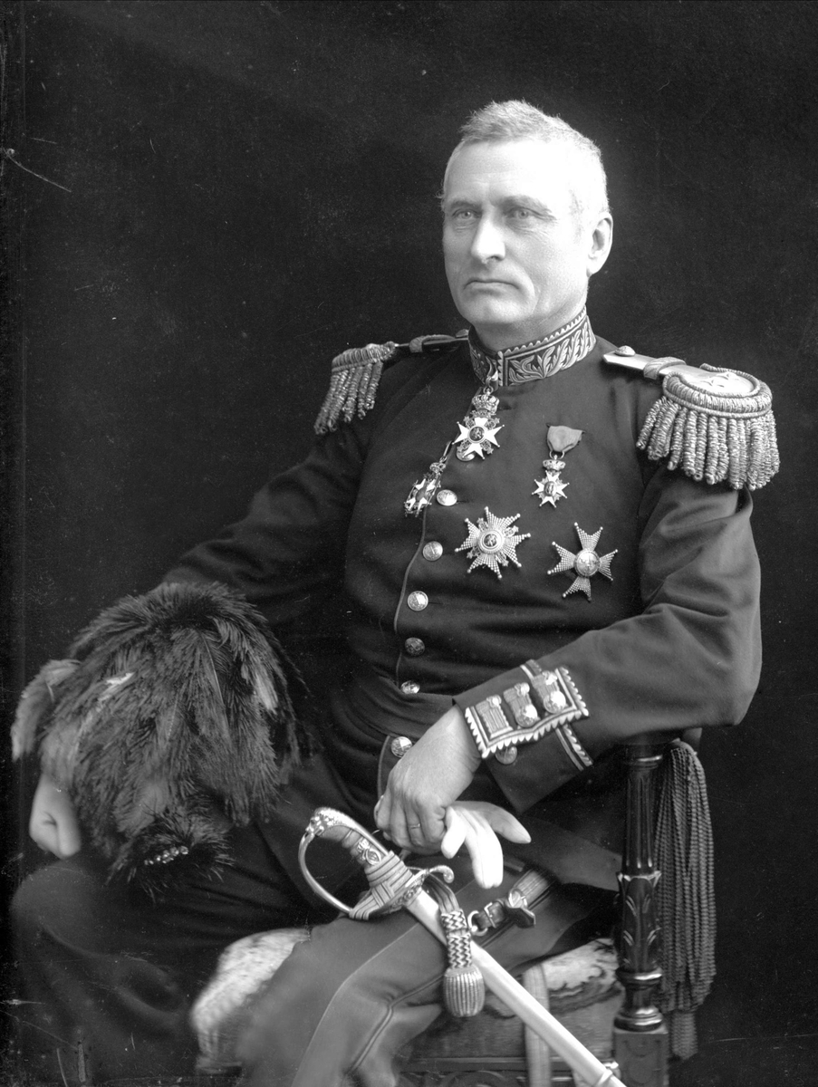 Gustav Borgen, Portrett, general Melbye i uniform.