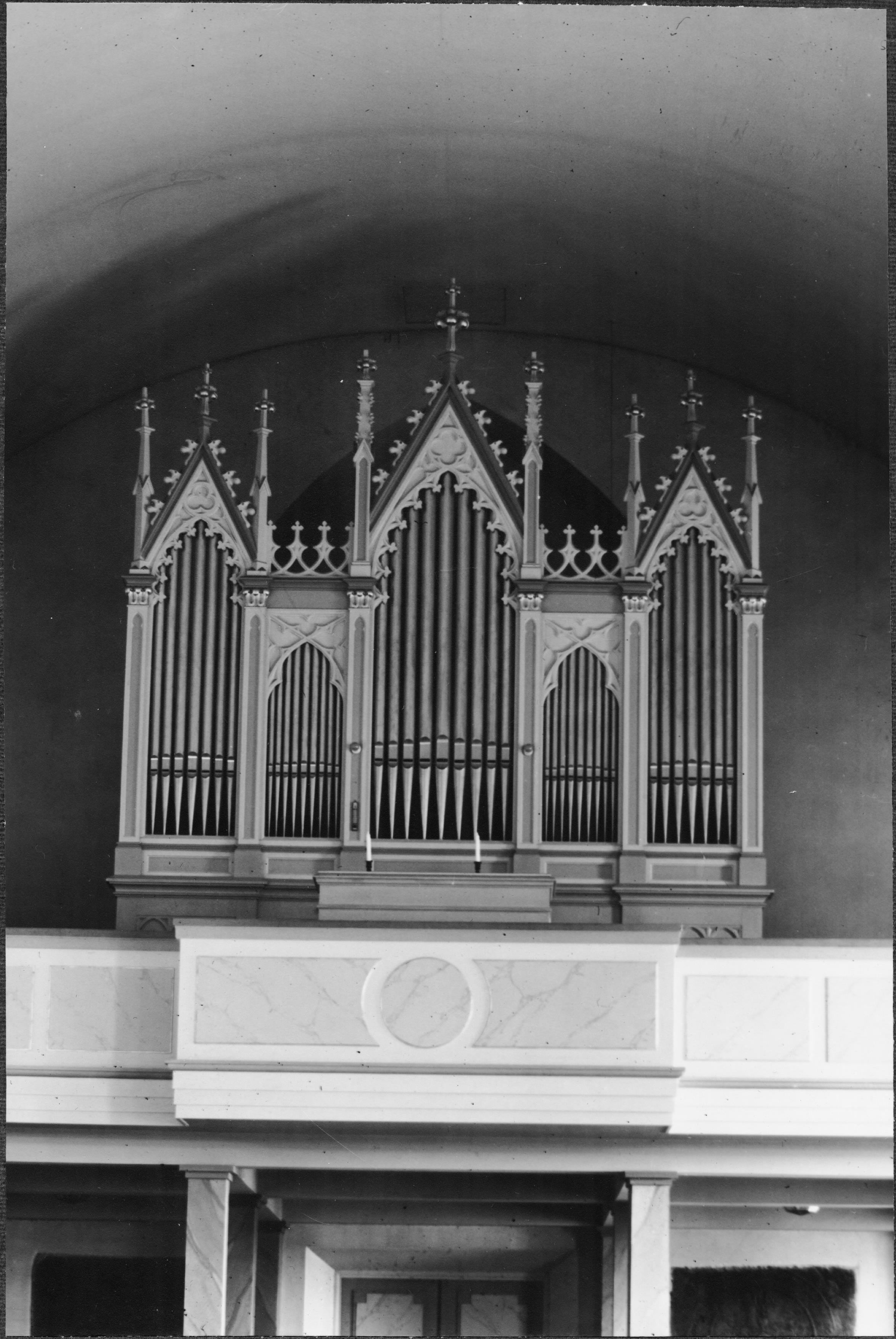 Adolf Niklasson, Vara kyrka