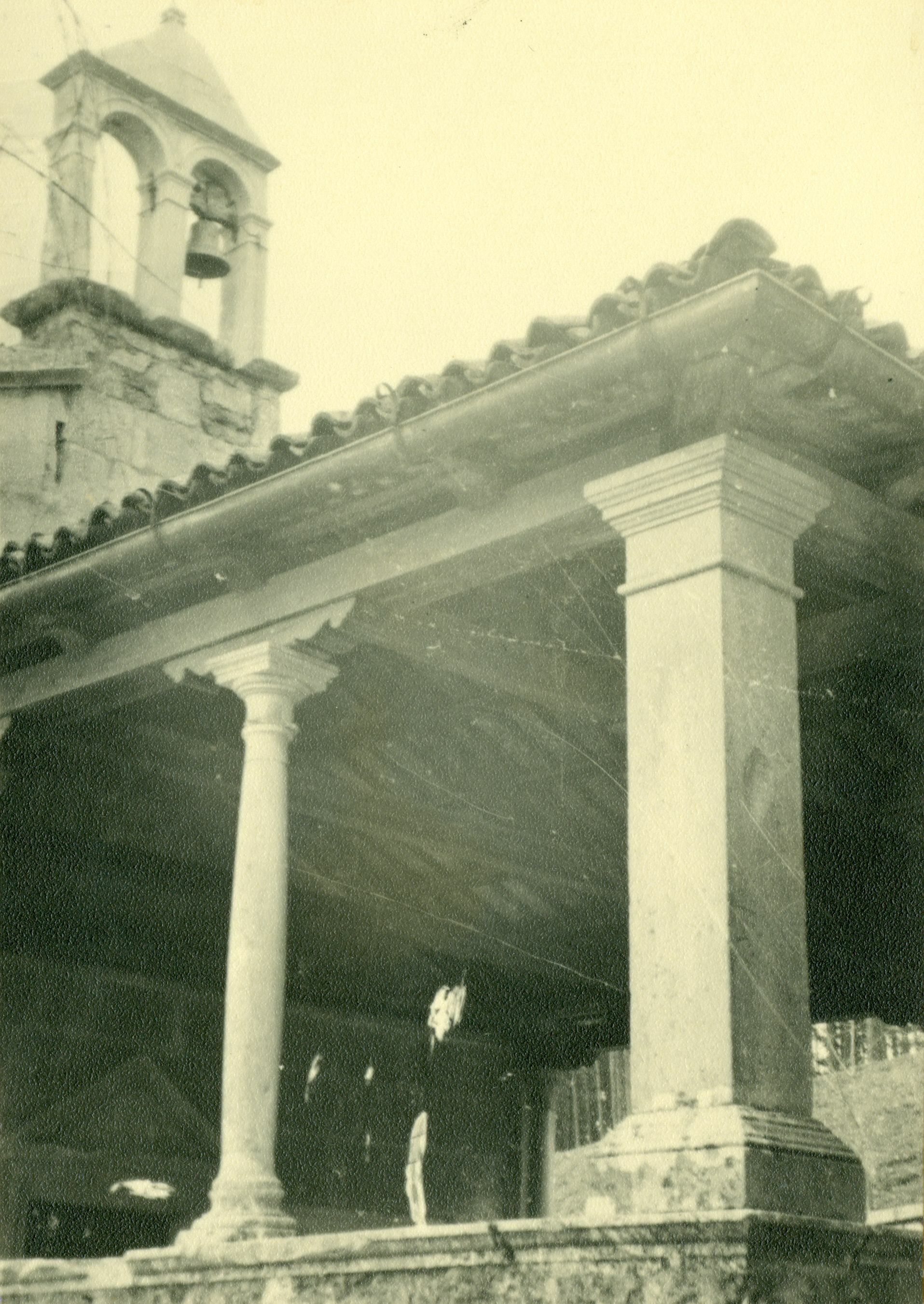 Branko Fučić, Labin, Kapelica Majke Božje od Zdravlja (Santa Maria della Salute), detalj lopice: ugaoni stup