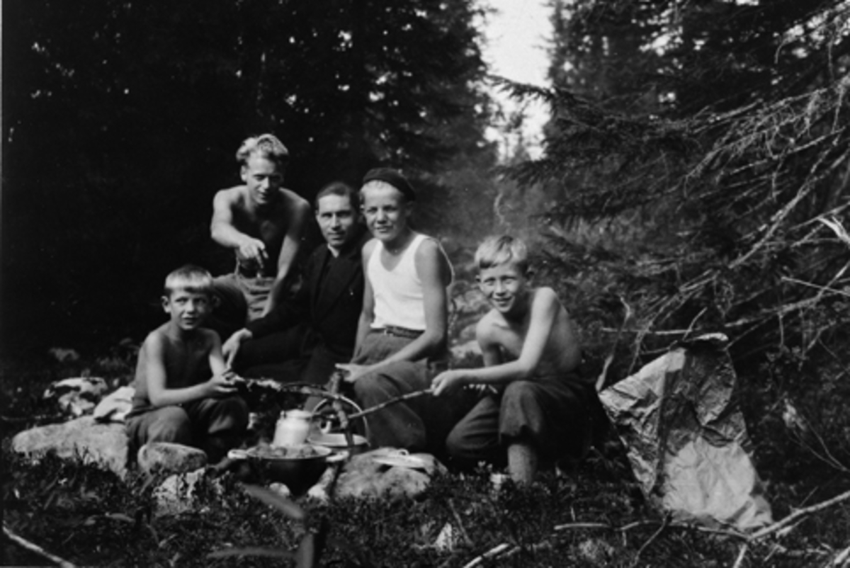 Anno Domkirkeodden, ST. TORFINNS SKOLE, SKOLETUR SEPTEMBER 1935, BÅL, MATLAGING I KJELE.
