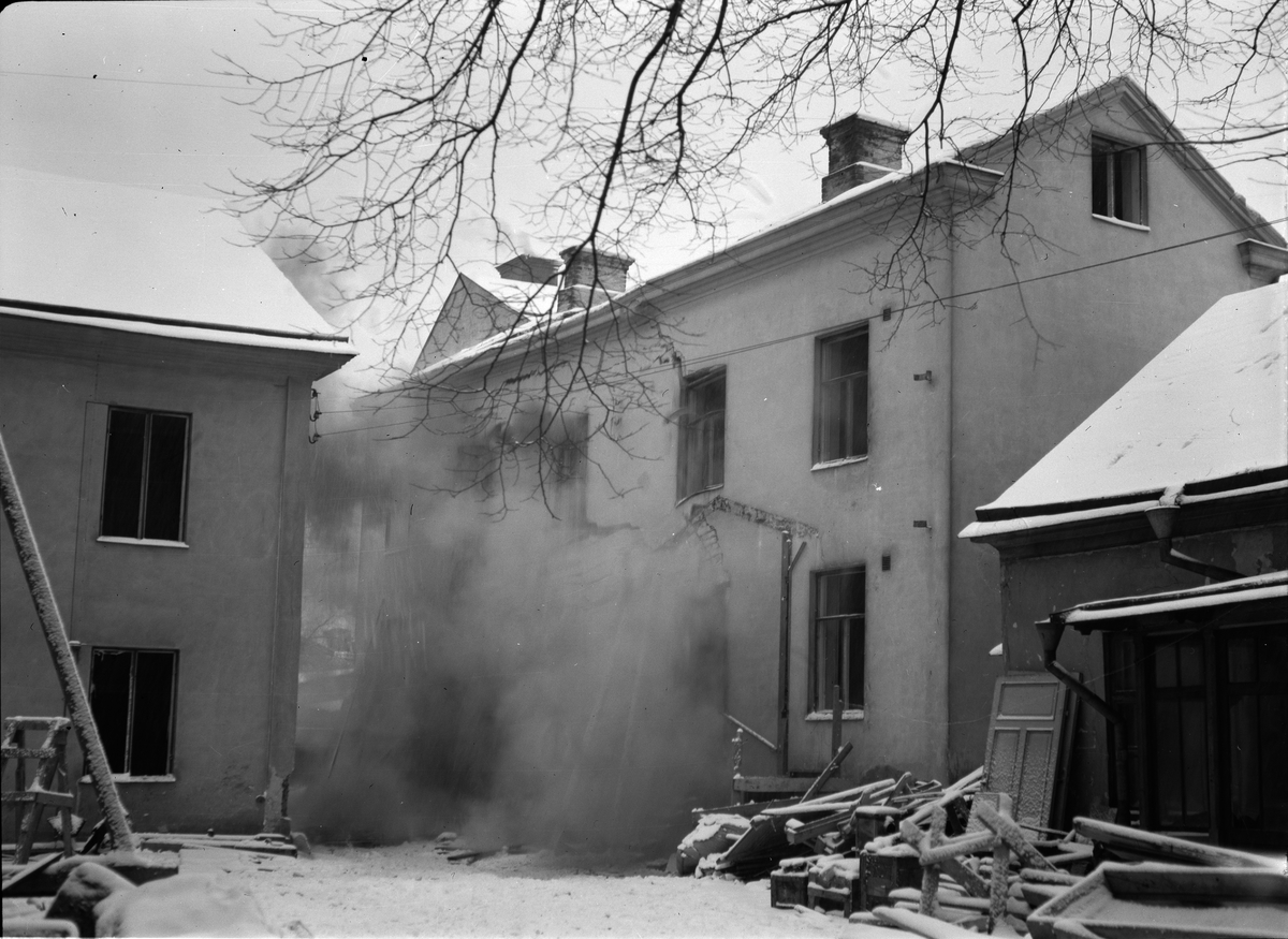 Paul Sandberg, "Luftskyddsövningen utomordentligt realistisk" - sprängning av byggnad, Kungsgatan 32, Uppsala december 1942