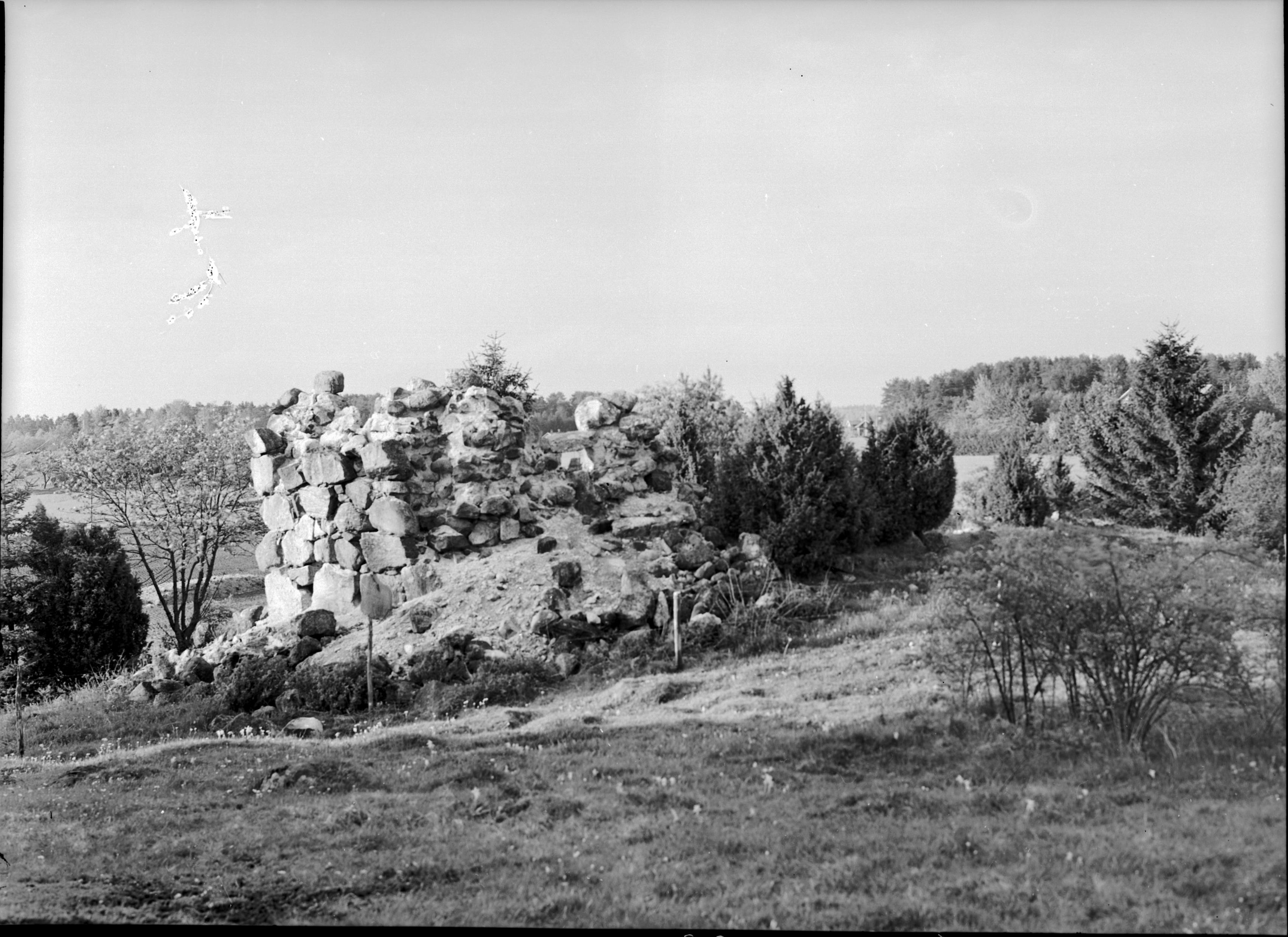 Ivar Schnell, Hölö, Överhölö kyrkoruin