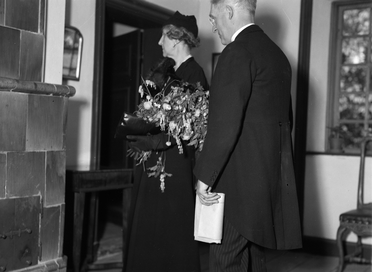 Paul Sandberg, Princess Ingeborg with company in the Linnaean Museum, Uppsala 1944