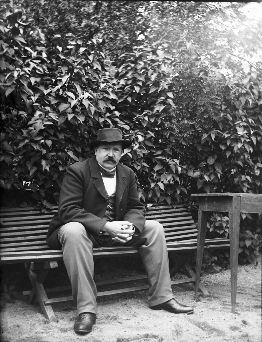 Carl Liljefors, Carl Liljefors, Svartbäcksgatan 37, kvarteret Edda, Uppsala 1900