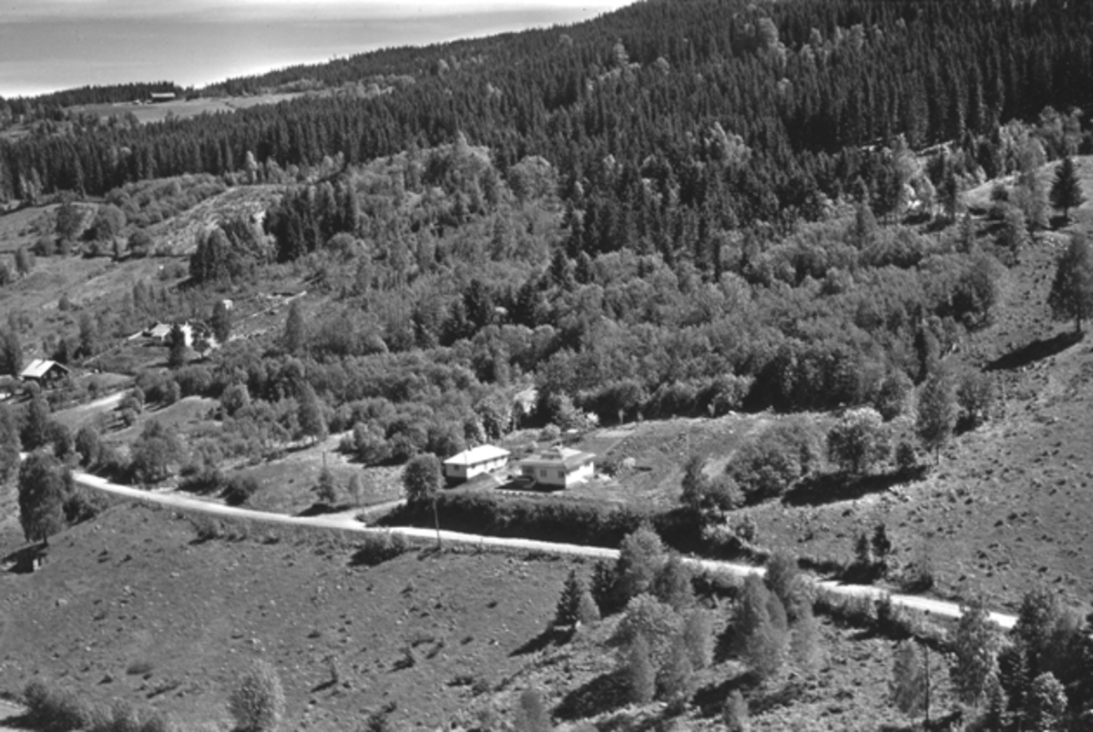 Widerøes Flyveselskap A/S, Flyfoto av bebyggelse, Nordåsvegen, Brumunddal.