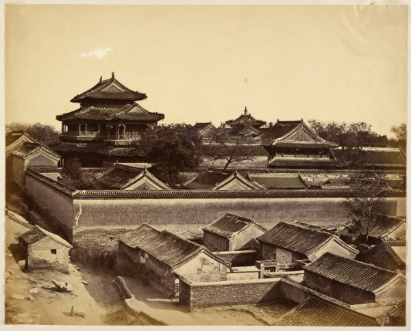 Felice Beato, [First view seen in Peking taken from Anting Gate]